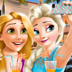 Elsa S Funny Selfie gameplay screenshot - similar to Makeover Run